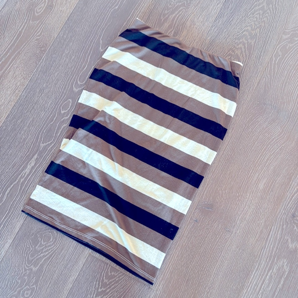 BOBEAU striped pencil stretchy skirt. Comfy and cute! Size Small. Good condition
